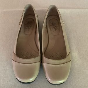 Life-Stride tan size 10M flats